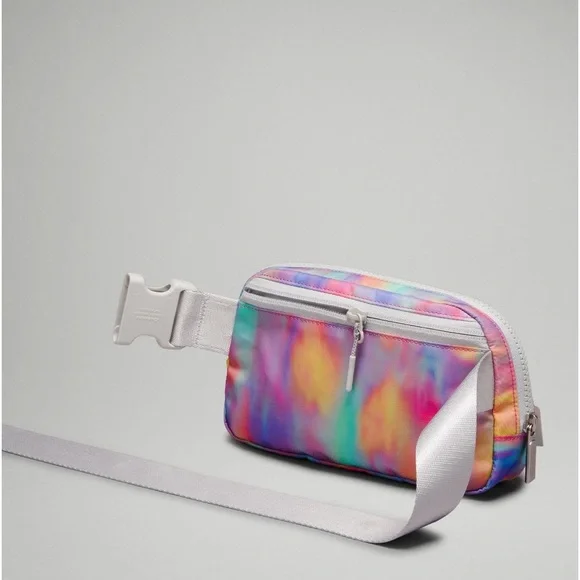 NWT Lululemon Everywhere 1L Belt Bag in Prism Wash - Picture 4 of 6